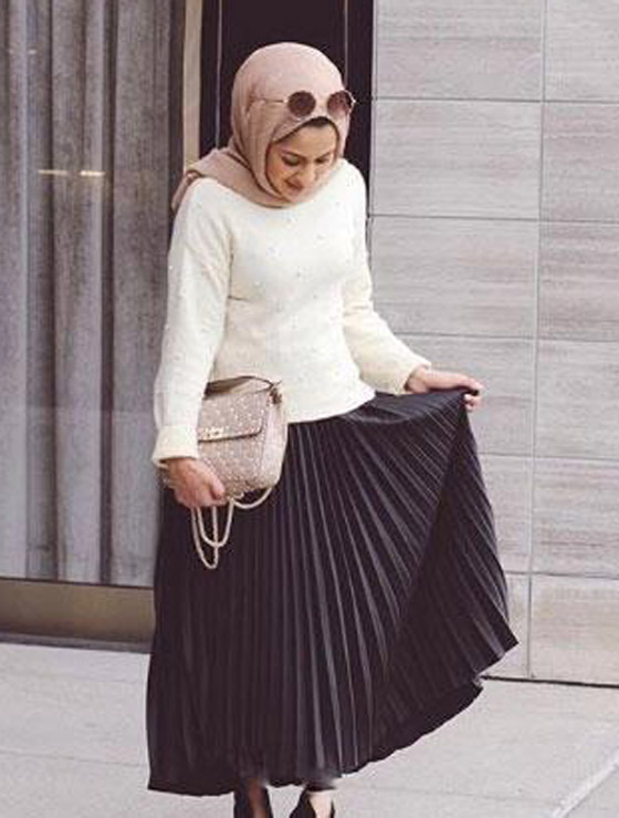 بالصور: إليكم أجمل إطلالات الفاشينيستا المحجبات بالتنورة البليسيه صورة رقم 2 بالصور: إليكم أجمل إطلالات الفاشينيستا المحجبات بالتنورة البليسيه صورة رقم 2