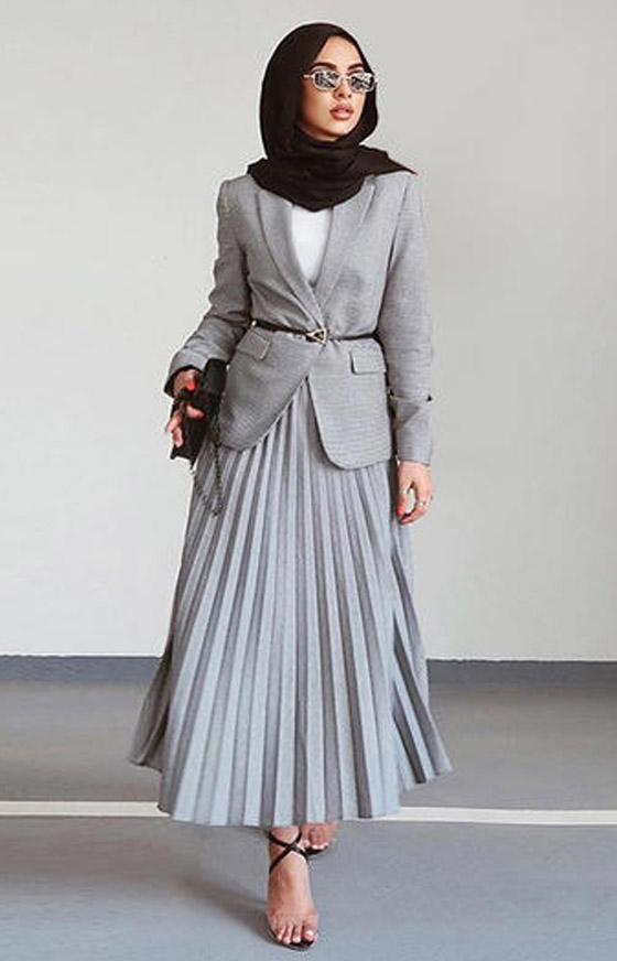 بالصور: إليكم أجمل إطلالات الفاشينيستا المحجبات بالتنورة البليسيه صورة رقم 4 بالصور: إليكم أجمل إطلالات الفاشينيستا المحجبات بالتنورة البليسيه صورة رقم 4