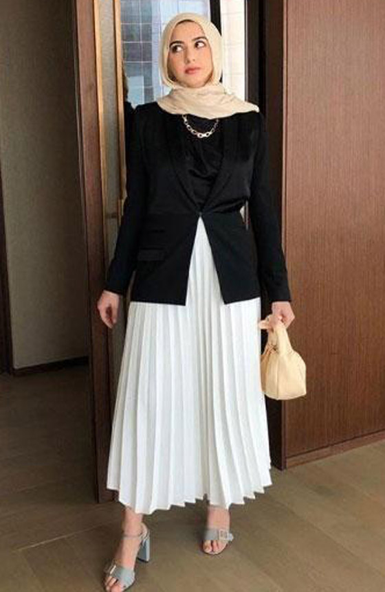 بالصور: إليكم أجمل إطلالات الفاشينيستا المحجبات بالتنورة البليسيه صورة رقم 5 بالصور: إليكم أجمل إطلالات الفاشينيستا المحجبات بالتنورة البليسيه صورة رقم 5