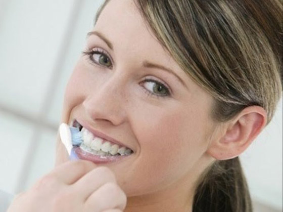 طرق طبيعية للتخلّص من اصفرار الأسنان صورة رقم 1