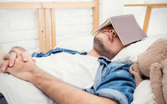 هل ترقد في فراشك وتعجز عن النوم؟.. إليك 15 نصيحة لاستحضار النعاس صورة رقم 2