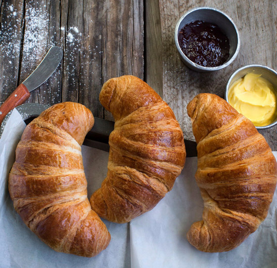 ألذ وأشهر المعجنات في العالم.. إليكم طريقة تحضير الكرواسون في المنزل صورة رقم 3 ألذ وأشهر المعجنات في العالم.. إليكم طريقة تحضير الكرواسون في المنزل صورة رقم 3