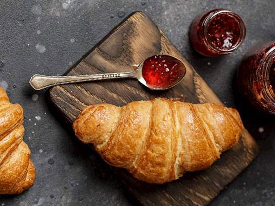 ألذ وأشهر المعجنات في العالم.. إليكم طريقة تحضير الكرواسون في المنزل صورة رقم 5 ألذ وأشهر المعجنات في العالم.. إليكم طريقة تحضير الكرواسون في المنزل صورة رقم 5