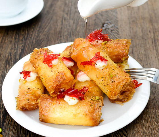 إليكم طريقة تحضير حلى زنود الست لأطيب ضيافة لعيد الأضحى صورة رقم 2