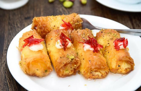 إليكم طريقة تحضير حلى زنود الست لأطيب ضيافة لعيد الأضحى صورة رقم 9