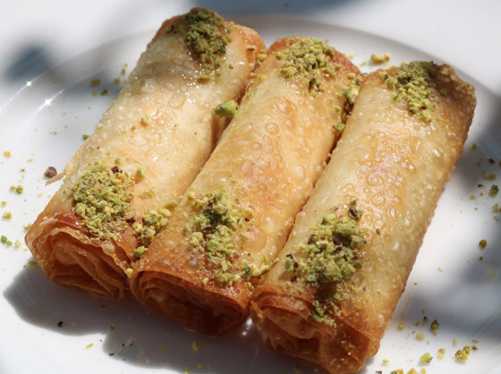 إليكم طريقة تحضير حلى زنود الست لأطيب ضيافة لعيد الأضحى صورة رقم 12