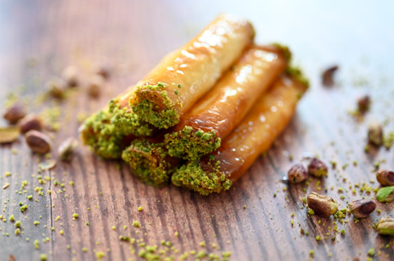 إليكم طريقة تحضير حلى زنود الست لأطيب ضيافة لعيد الأضحى صورة رقم 13