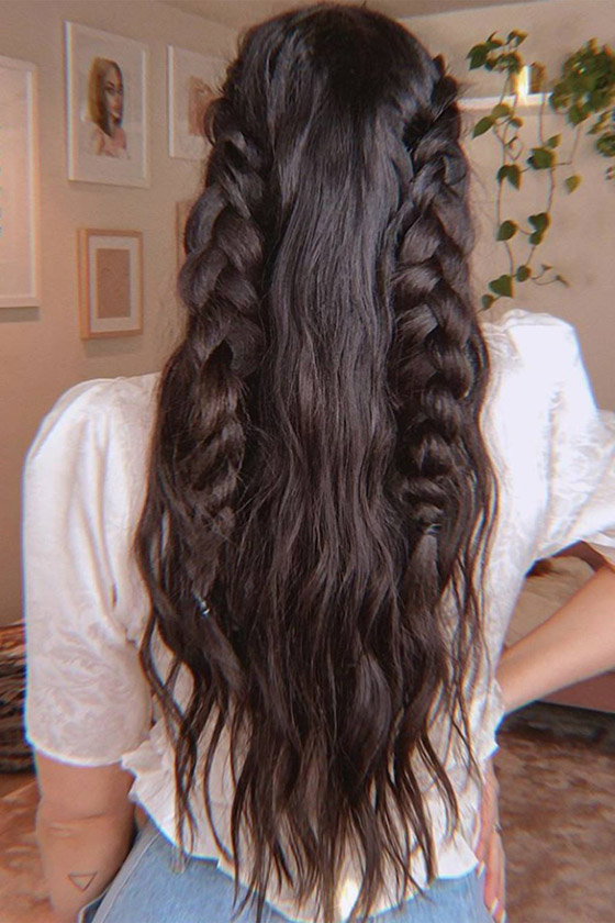 شعر متطاير بإطلالات مختلفة كل يوم.. 10 أفكار لتسريحات الشعر المنسدل صورة رقم 2