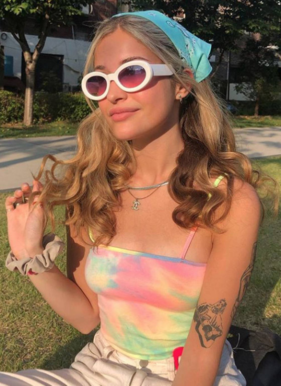 شعر متطاير بإطلالات مختلفة كل يوم.. 10 أفكار لتسريحات الشعر المنسدل صورة رقم 3