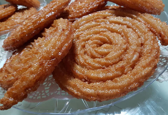 أقراص ذهبية مغطسة بالقطر.. إليكم طريقة تحضير المشبك في المنزل صورة رقم 9