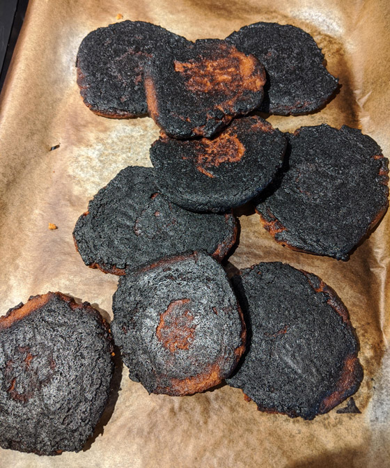 نسيته في الفرن؟ يمكنك إصلاح الأمر.. 5 حيل ذكية لإنقاذ الكوكيز المحترق صورة رقم 4 نسيته في الفرن؟ يمكنك إصلاح الأمر.. 5 حيل ذكية لإنقاذ الكوكيز المحترق صورة رقم 4