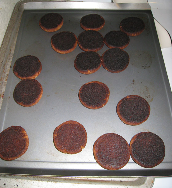 نسيته في الفرن؟ يمكنك إصلاح الأمر.. 5 حيل ذكية لإنقاذ الكوكيز المحترق صورة رقم 6 نسيته في الفرن؟ يمكنك إصلاح الأمر.. 5 حيل ذكية لإنقاذ الكوكيز المحترق صورة رقم 6