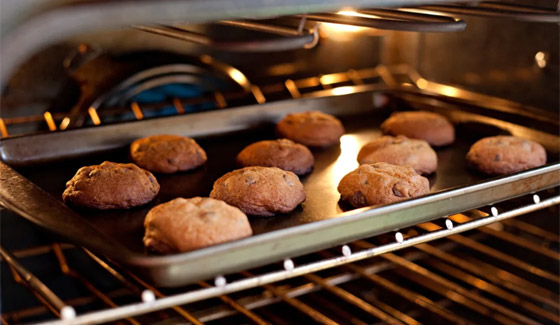 نسيته في الفرن؟ يمكنك إصلاح الأمر.. 5 حيل ذكية لإنقاذ الكوكيز المحترق صورة رقم 3 نسيته في الفرن؟ يمكنك إصلاح الأمر.. 5 حيل ذكية لإنقاذ الكوكيز المحترق صورة رقم 3