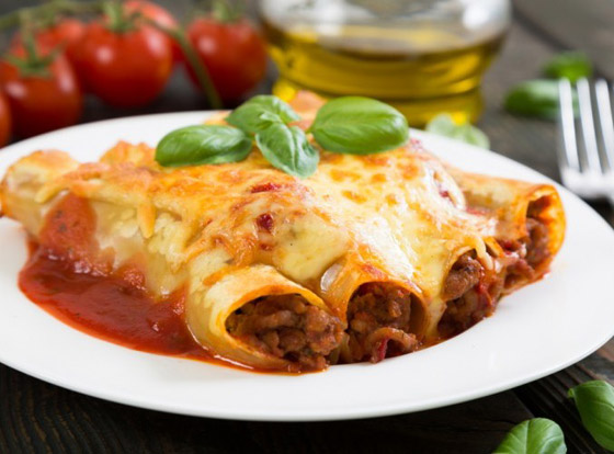 إليكم طريقة تحضير كانيلوني باللحم المفروم وصلصة الطماطم الشهي صورة رقم 1
