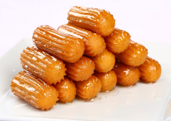 سهلة وسريعة.. 6 خطوات لتحضير حلوى بلح الشام الطيب في المنزل صورة رقم 1