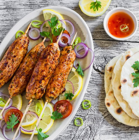 قليلة بالسعرات وغنية بالنكهات.. إليكم وصفة كفتة الدجاج الشهية والخفيفة صورة رقم 2