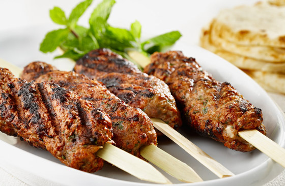 قليلة بالسعرات وغنية بالنكهات.. إليكم وصفة كفتة الدجاج الشهية والخفيفة صورة رقم 7