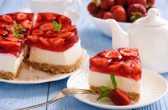 أسهل طريقة لتحضير تشيز كيك الفراولة دون بيض أو وضعها في الفرن صورة رقم 1