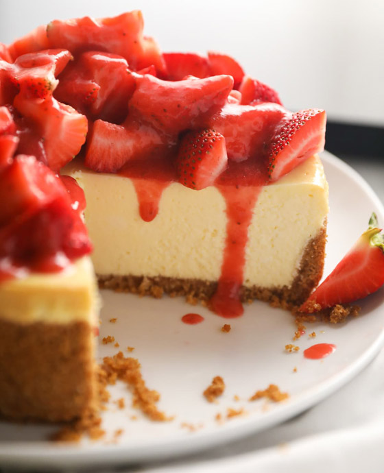 أسهل طريقة لتحضير تشيز كيك الفراولة دون بيض أو وضعها في الفرن صورة رقم 9