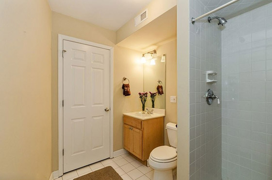 منزل الفطيرة النحيف: مظهره مخادع مثّل أعجوبة للسكان وبيع بمبلغ خيالي! صورة رقم 11