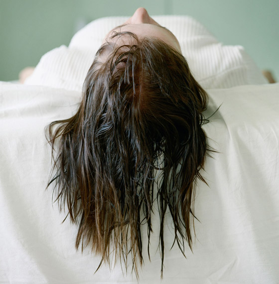 لماذا لا يجب النوم بشعر مبلل؟.. الأخطارالناتجة سيئة! صورة رقم 4