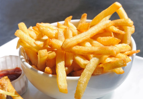 خطوات بسيطة للحصول على اللون الذهبي والطعم المقرمش للبطاطس كالمطاعم صورة رقم 7