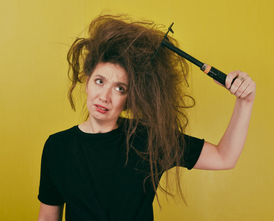 تصفيفه اليومي وأجهزة التجفيف.. 8 أمور تسبب تساقط الشعر! إليكم حلولها صورة رقم 4