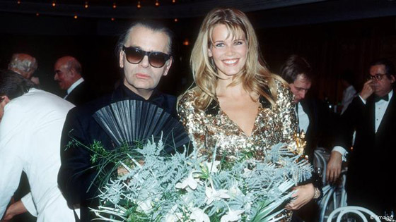 الأيقونة الألمانية كلاوديا شيفر .. مسيرة ذهبية في عالم الموضة صورة رقم 2