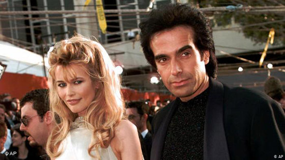 الأيقونة الألمانية كلاوديا شيفر .. مسيرة ذهبية في عالم الموضة صورة رقم 4