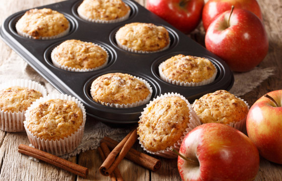 فطائر المافن بالتفاح.. وصفة لذيذة سريعة التحضير ومميزة للسحور صورة رقم 1