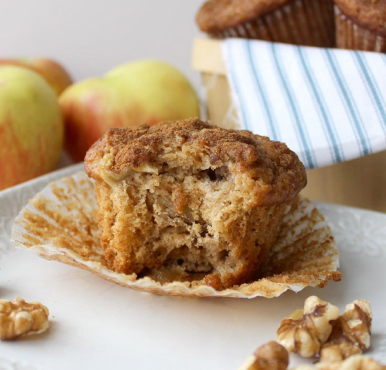 فطائر المافن بالتفاح.. وصفة لذيذة سريعة التحضير ومميزة للسحور صورة رقم 4