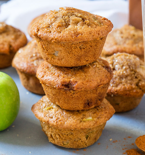 فطائر المافن بالتفاح.. وصفة لذيذة سريعة التحضير ومميزة للسحور صورة رقم 10