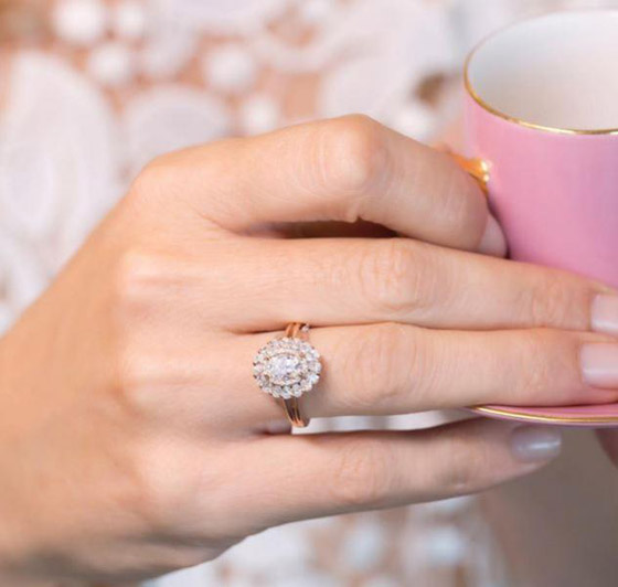 أجمل خواتم زفاف ماسية بالقطع البيضاوي الرائجة هذا الموسم صورة رقم 5