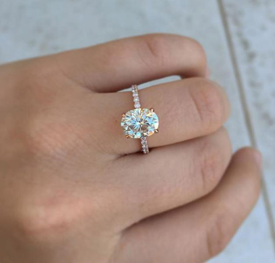 أجمل خواتم زفاف ماسية بالقطع البيضاوي الرائجة هذا الموسم صورة رقم 9