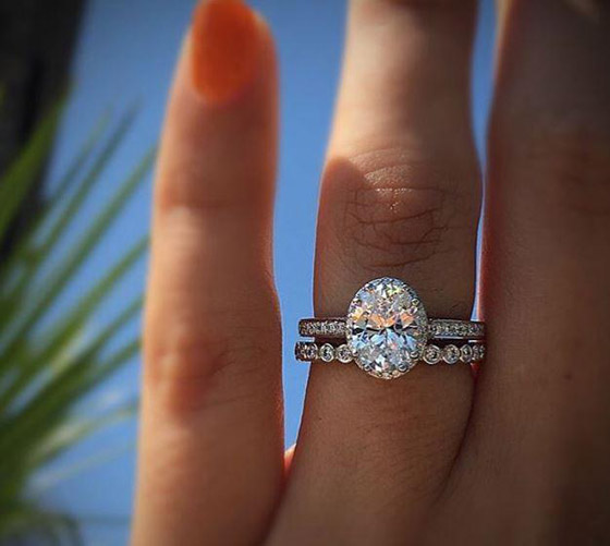 أجمل خواتم زفاف ماسية بالقطع البيضاوي الرائجة هذا الموسم صورة رقم 10