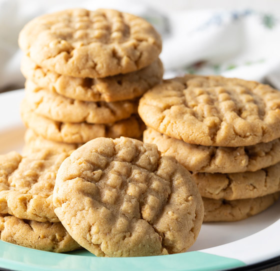 طريقة سهلة وسريعة لتحضير الكوكيز بزبدة الفستق السوداني الخفيفة صورة رقم 7