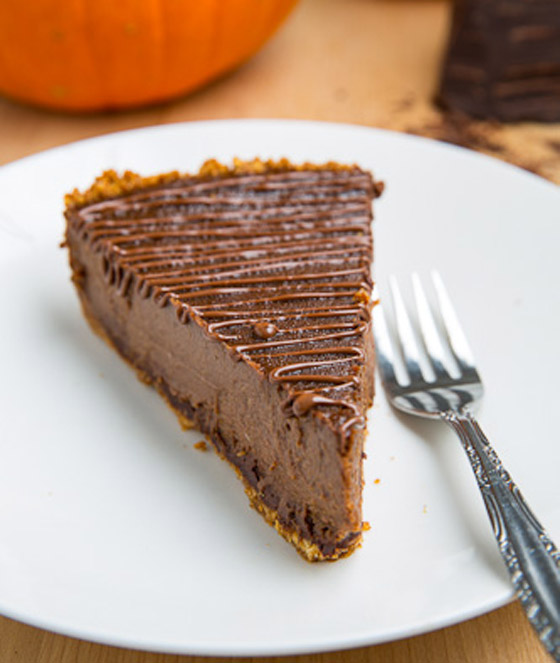 مزيج غريب لكن لذيذ.. جربوا وصفة فطيرة اليقطين بالشوكولاتة صورة رقم 3