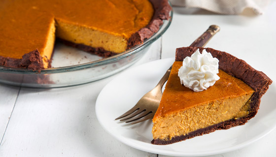 مزيج غريب لكن لذيذ.. جربوا وصفة فطيرة اليقطين بالشوكولاتة صورة رقم 4