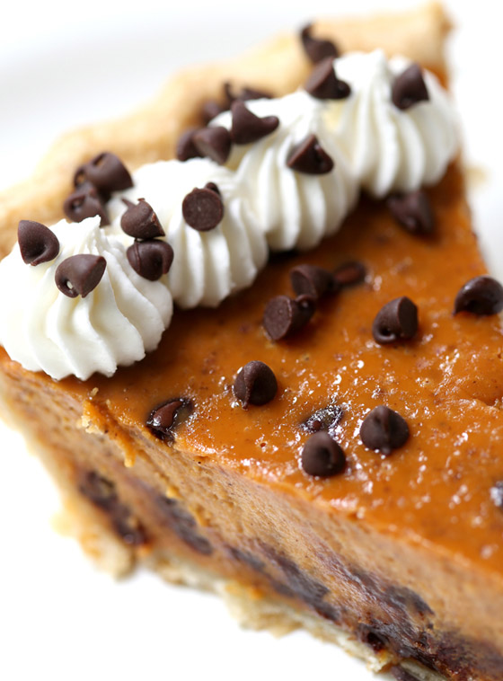 مزيج غريب لكن لذيذ.. جربوا وصفة فطيرة اليقطين بالشوكولاتة صورة رقم 5