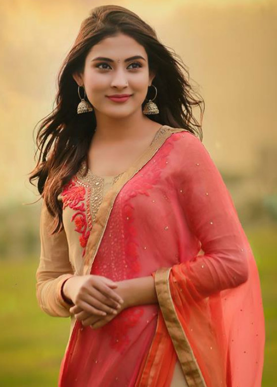 جدل حول أجمل 10 فتيات مسلمات: هل تستحق روان بن حسين المركز الثاني؟ صورة رقم 11