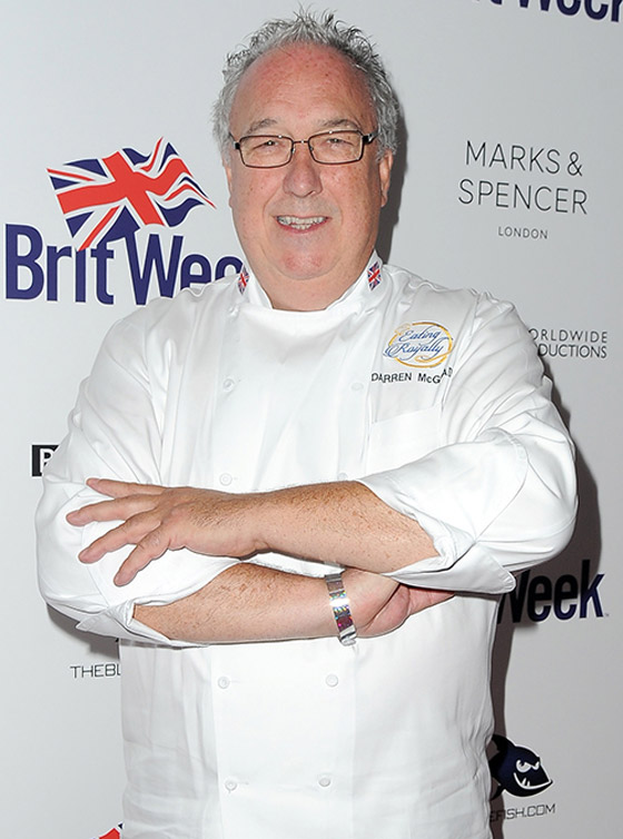 فيديو طباخ القصر يكشف سر طبق السمك والبطاطس الذي تعشقه الملكة إليزابيث صورة رقم 9