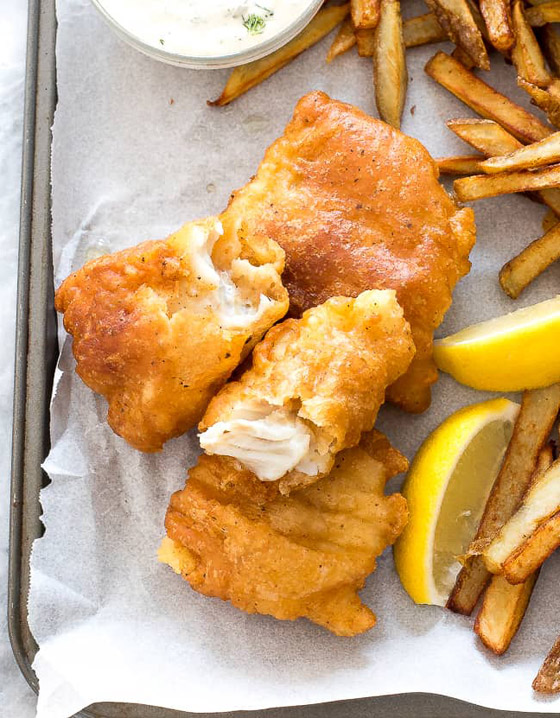 فيديو طباخ القصر يكشف سر طبق السمك والبطاطس الذي تعشقه الملكة إليزابيث صورة رقم 8