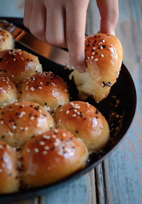 رائحتها شهية ولذيذة مع فنجان الشاي.. إليكم وصفة خلية النحل الطيبة صورة رقم 7