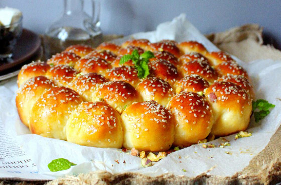 رائحتها شهية ولذيذة مع فنجان الشاي.. إليكم وصفة خلية النحل الطيبة صورة رقم 11