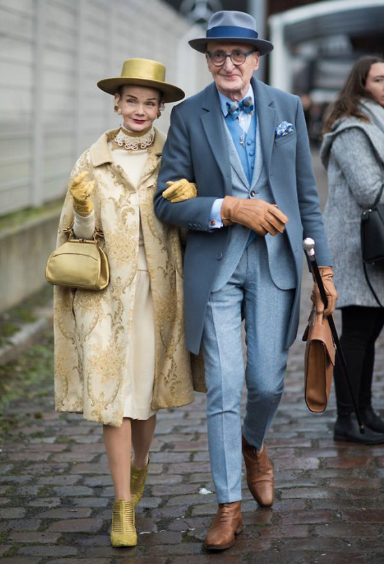 زوجان بالسبعينيات يدهشان العالم بملابسهما الأنيقة وبراعتهما بالموضة صورة رقم 1