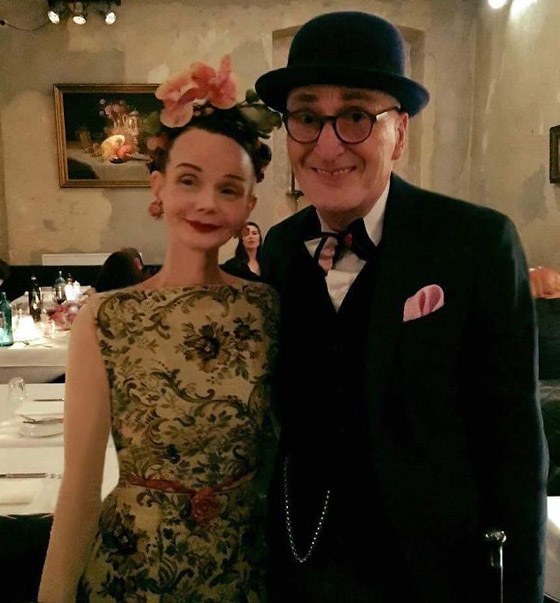 زوجان بالسبعينيات يدهشان العالم بملابسهما الأنيقة وبراعتهما بالموضة صورة رقم 10