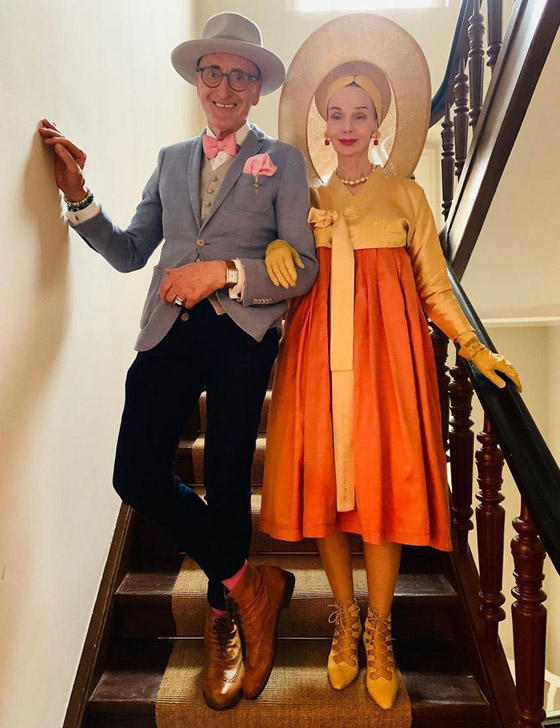 زوجان بالسبعينيات يدهشان العالم بملابسهما الأنيقة وبراعتهما بالموضة صورة رقم 11