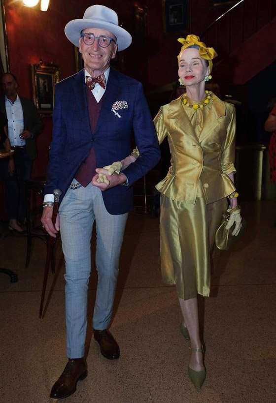 زوجان بالسبعينيات يدهشان العالم بملابسهما الأنيقة وبراعتهما بالموضة صورة رقم 13