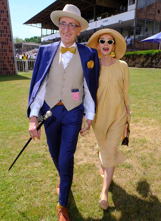 زوجان بالسبعينيات يدهشان العالم بملابسهما الأنيقة وبراعتهما بالموضة صورة رقم 15