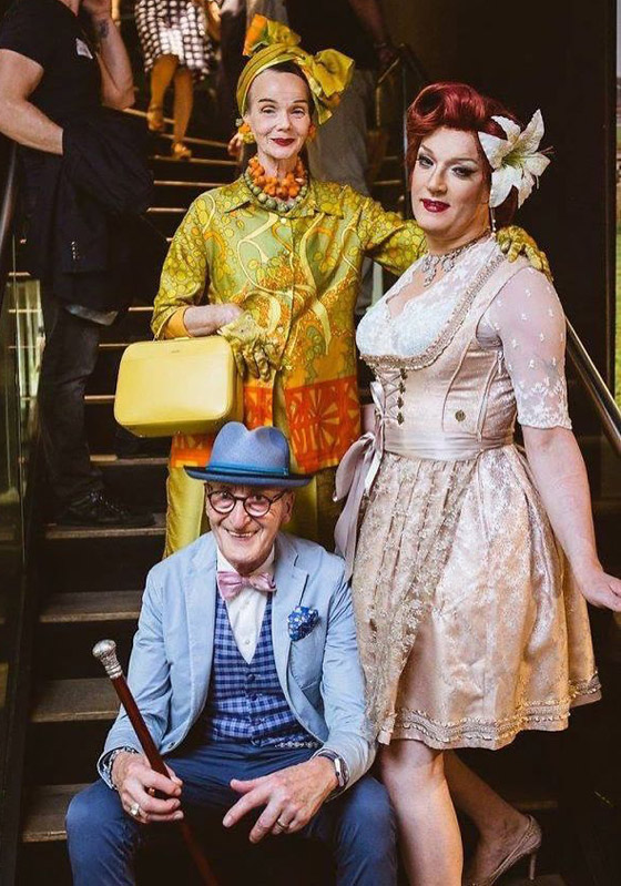 زوجان بالسبعينيات يدهشان العالم بملابسهما الأنيقة وبراعتهما بالموضة صورة رقم 19